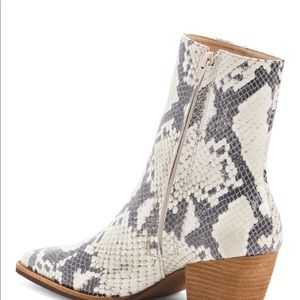 Matisse Caty Snake Boots new in box